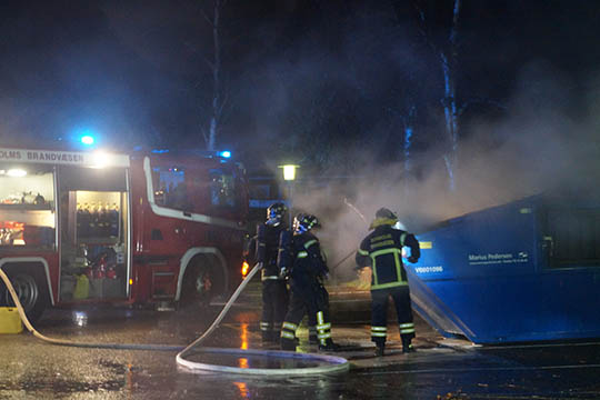 Container stukket i brand ved idr�tshal