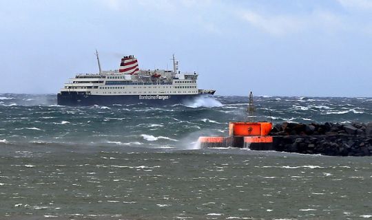 Povl Anker og Hammershus afl�ser Express 1