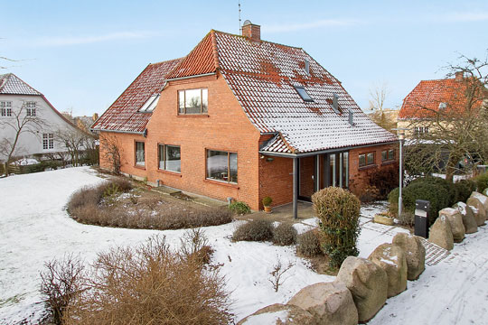 Pr�gtig klassisk villa n�r havet