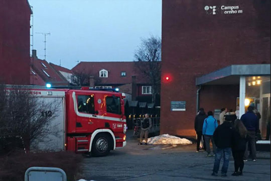 R�g fra vandpibe udl�ste brandalarm