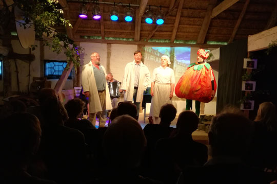 Sommerteater for 550 museumsg�ster