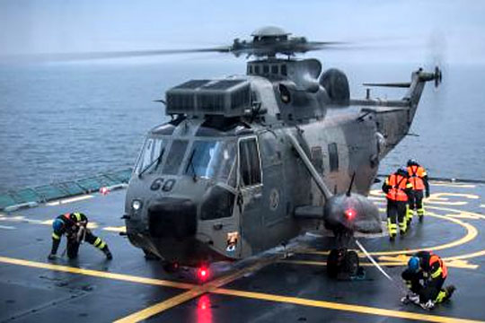 Fl�deskib tr�nede i �sters�en