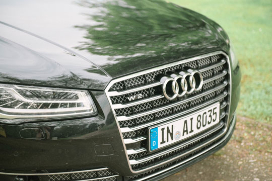 Skal betale bilafgift p� 276.000 kr.