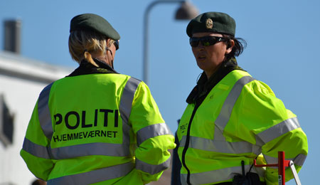 Politikompagni har kun kvinder til Ladywalk