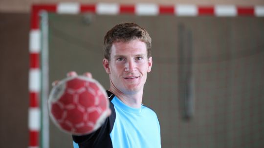 H�ndboldtalenter f�r �konomisk st�tte