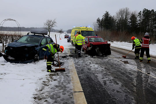 To biler st�dte sammen p� Borrelyngvej