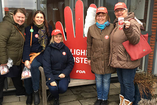 FOA uddelte peanuts p� Store Torv