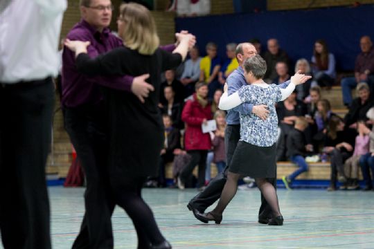 300 skal danse i Aakirkeby-Hallerne