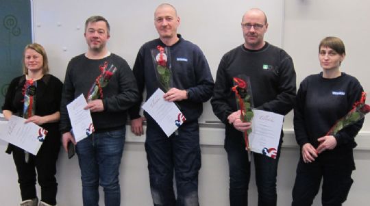 Seks nyudl�rte industrioperat�rer