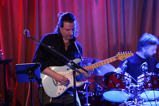 Guitarvirtuos bes�gte R�nne