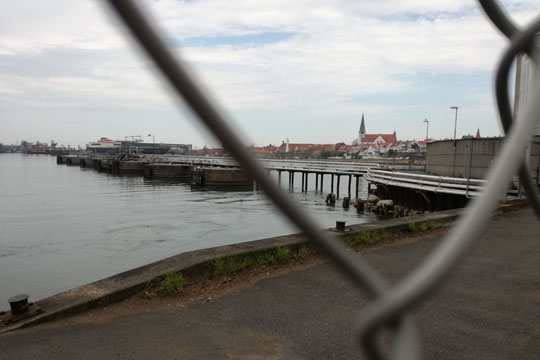 Coaster gik p� grund i R�nne Havn