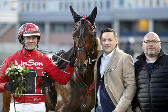 Derbyfavorit p� hidtil h�rdeste opgave