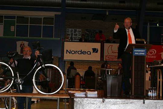 Hartelius afl�ser Dohn som auktionsleder