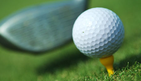 Golfklub m� uds�tte �bningsmatch