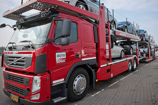 Autohj�lp h�ndterer f�rerl�se biler