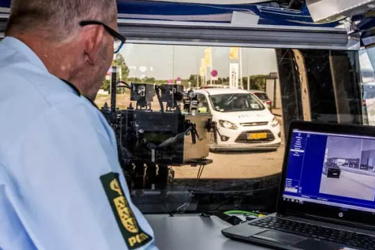 Politiet noterede 14 fartbilister