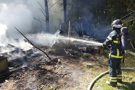 Brand i efterladte bild�k