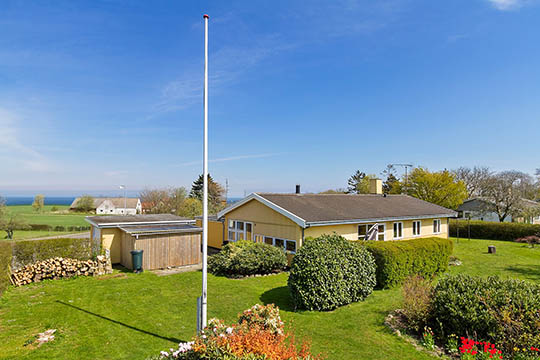 Villa i Tejn med udsigt til vandet