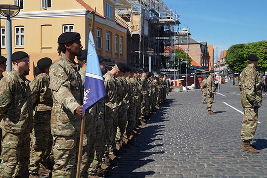 Parade �bnede soldat- og veteranfestival
