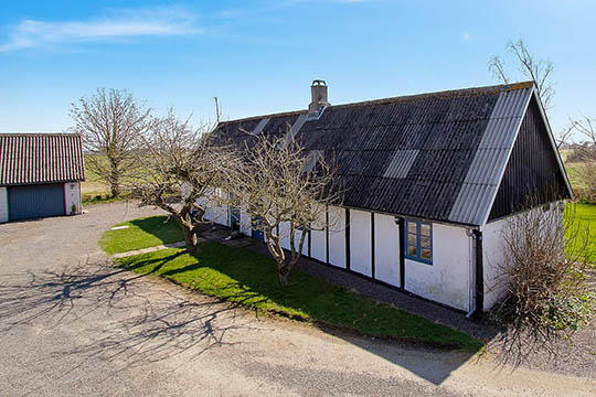 Hesteejendom n�r Aakirkeby