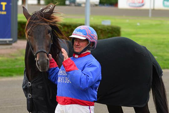 Delvis bornholmskejet travhest l�ber for 15.000 tilskuere