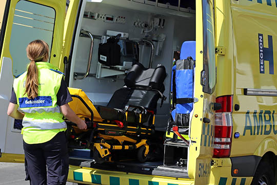 77-�rig mand fik kraniebrud