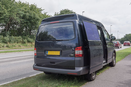 Politiet sender b�der til ni bilister