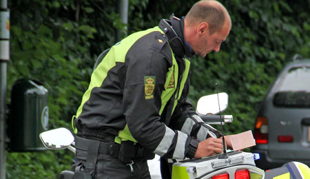 Tysk bilist fik straksb�de