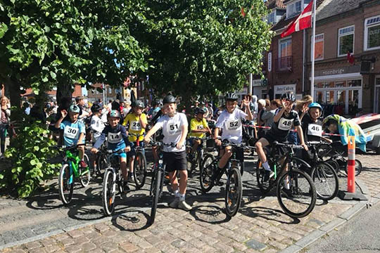 B�rn cyklede sig til over 70.000 kr.