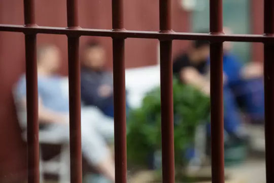 Tre anbragte borgere koster millioner