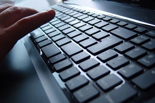 75-�rig i Nex� udsat for bedrageri