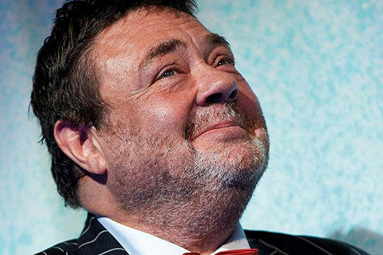 Tommy Kenter g�ster Svanekegaarden