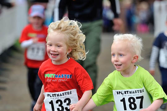 B�rnel�b i R�nnes gader