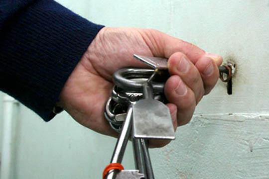 Politiet beholder 45-�rig i varet�gt