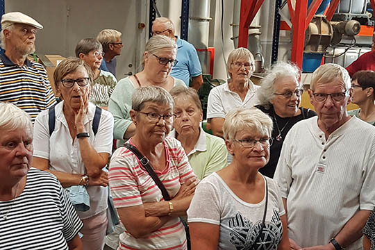 Sp�ndende bes�g p� oliem�llen