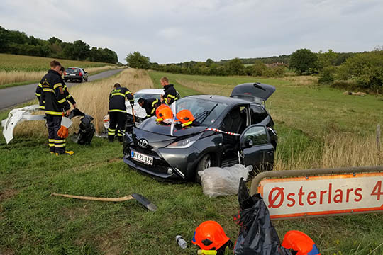 To voksne og sp�dbarn p� sygehus efter trafikuheld