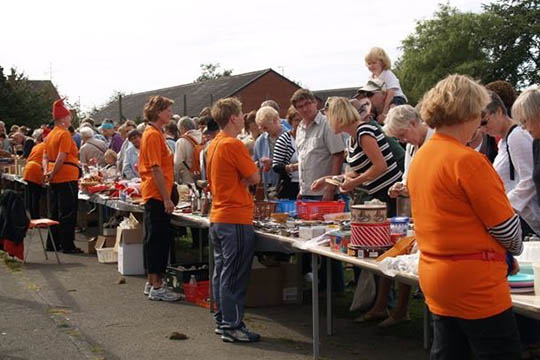 H�ber p� t�rvejr til stort loppemarked