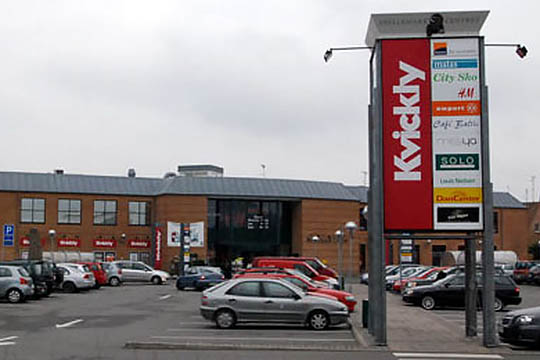 15-�rig pige taget i butikstyverier