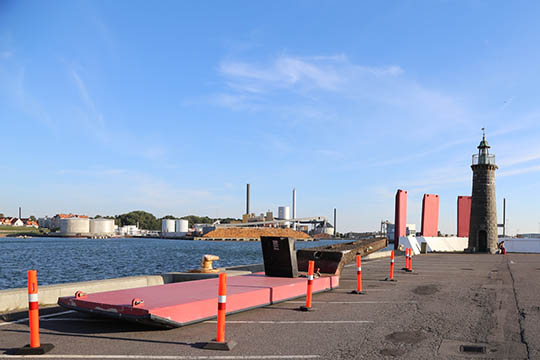 Hurtigf�rge p�sejlede stor kajfender