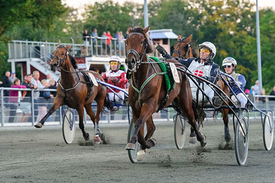 Dora Solo overlegen vinder af 3 �rs mesterskabet