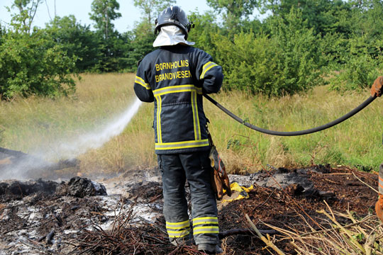 Skovbrand i Bodilsker blussede op