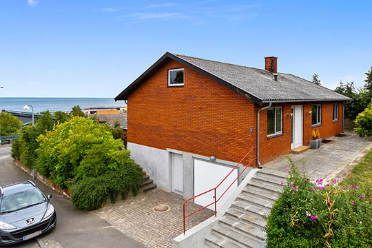 Familievilla med havudsigt i Tejn