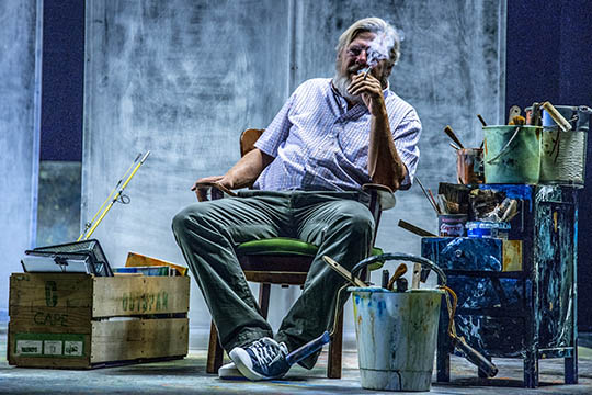 Aflyser teaterforestilling