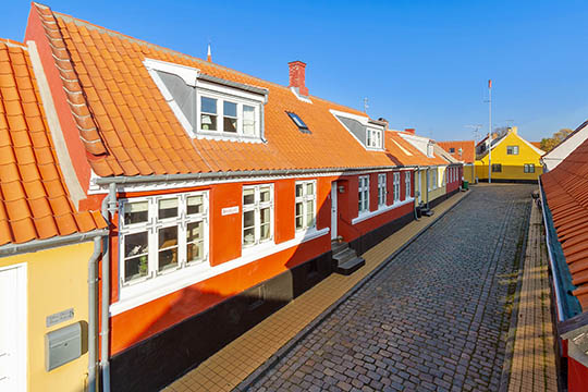 Stort charmerende byhus i R�nne