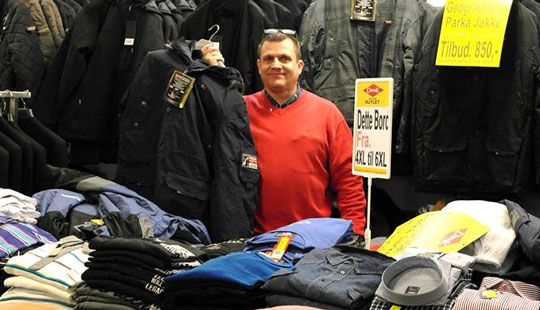 T�jmand g�r p� efterl�n