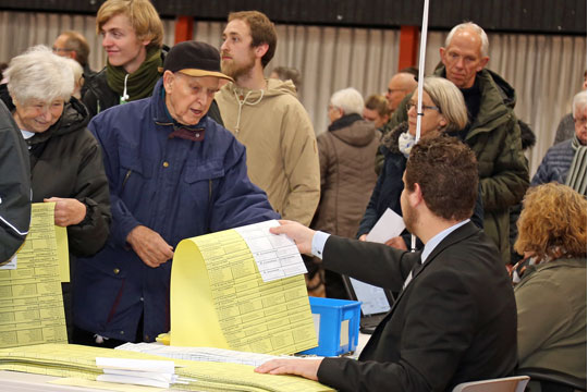 C-formand: V�lgerne blev ofre for bedrag