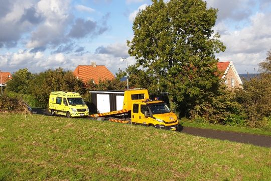 Cyklist blev f�ldet af wire fra kranbil