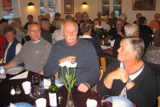 Snogeb�k melder alt optaget til f�llesspisning