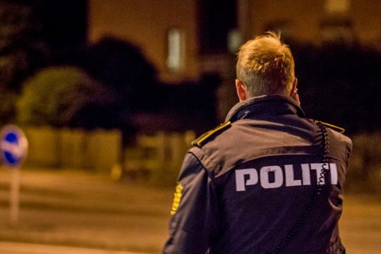 H�rv�rk p� parkeret bil