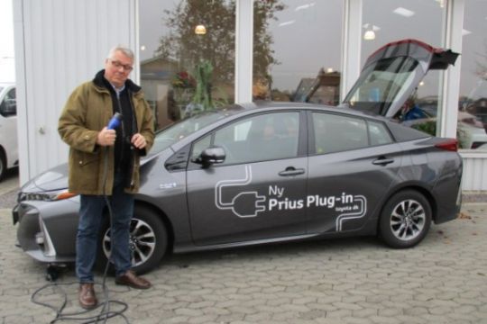 Bilforhandler fokuserer p� hybrid- og elbiler